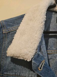 HERE&amp;NOW Faux Fur Collar Denim Jacket
