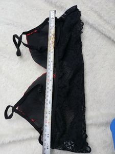 Red. Black Look Hot Top Bara