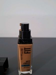 Maybelline Fit Me Foundation (shade- 339)