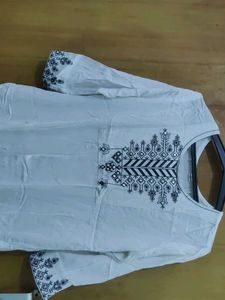 Elegant White Embroidered Kurta