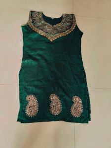 Lightweight Short Kurti With Sequin And Embroidery