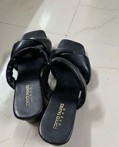 New Tokyo Talking Not Used Black Puffer Wedges