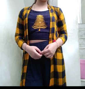 Stylish Crop Top with Plaid Shrug