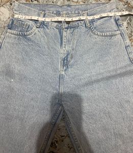 STRAIGHT LEG JEANS
