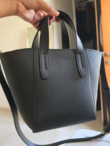 Chic Black Handbag