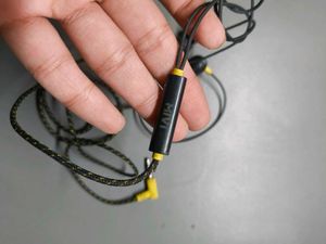 MIVI Wired Earphones