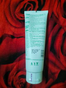 Saffron &amp; Oat Milk Facewash