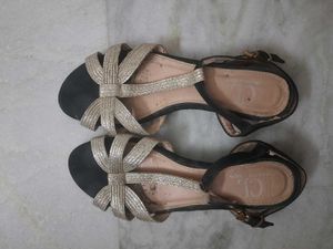 Carlton London Black Gold Sandals 5