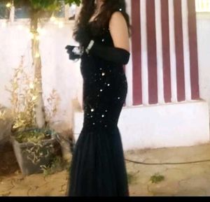 FISH CUT GOWN 🌷WITH GLOVES 🧤