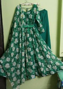 New/Unused Organza Gown Set