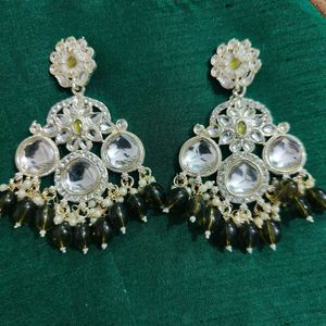 Elegant Kundan Mehandi Colour Earrings