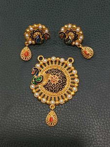 MS Pendal With Earrings
