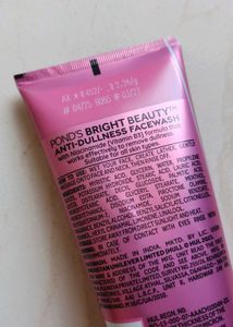 Pond&#39;s Bright Beauty Face Wash