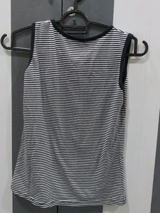 BLACK AND WHITE TOP
