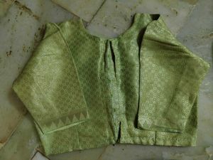 Very Nice Condition Saree With Blouse