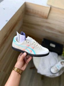 *ONITSUKA TIGER TOKUTEN STOP LOVING WOMAN*