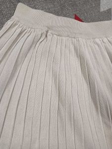 Pleated Knit Skirt