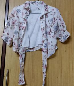 FLORAL CROPPED SHIRT
