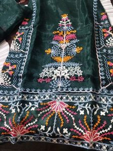 Beautiful Pakistani Suit With Freebie