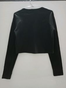 Black Full Sleeves Crop Top
