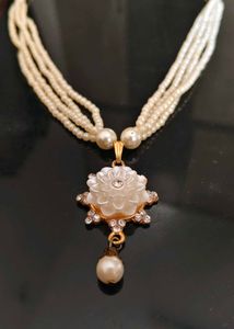 Elegant Pearl Flower Necklace