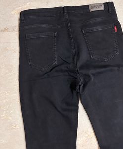 Stylish black and white womenswear Jeans - Versati