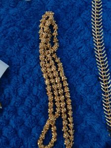 Set Of 2 Chains, Earrings And Maang Tika