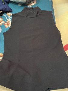 Chic Black Sleeveless Top