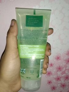 Simple Refreshing Facial Wash