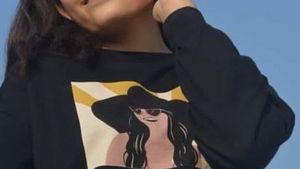Trendy Graphic Cropped Sweatshirt