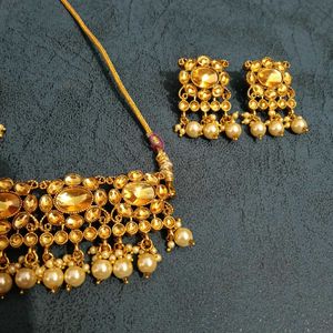 Elegant Gold-Tone Pearl Choker Necklace