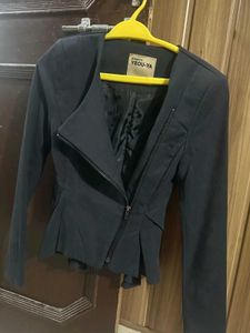 Stylish Black Zippered Jacket