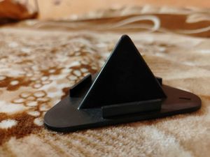 Pyramid Stand Mobile Holder Black