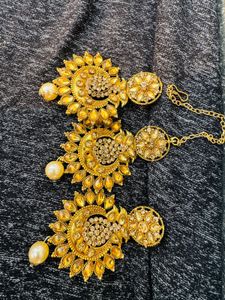 Gold-toned Maang Tikka &amp; Earring Set