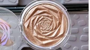 1 Highlighter +  Loose Powder