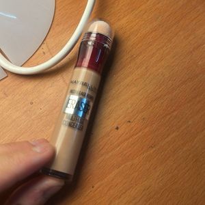Maybelline Concealer ( Medium )