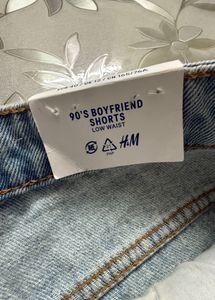 New With tag H&amp;M Denim Boyfriend Shorts Distress
