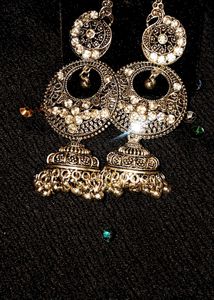 Fashionable Stone Work Metallic Earrings And Stud