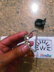 2 Hair Clutcher With head sticker