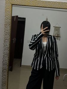 SUZY SHIER  White Stripe Petite Blazer