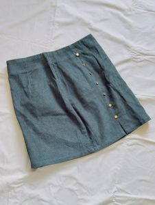 Short Skirt With Zip Closure