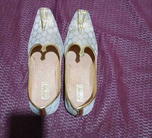 Elegant Ethnic Juttis