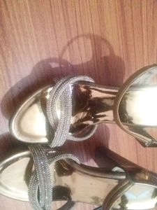 Beautiful Heels 👠 With Low Price New Without Tag