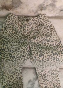 Leopard Print Girls Jeans lenght/26 hip/20