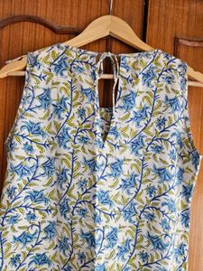 Gulab Chand Sleeveless Kurti