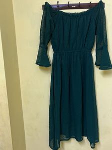 Elegant Emerald Green Off-Shoulder Dress