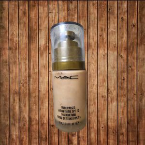 MAC MINERALIZE SATINFINISH SPF15 FOUNDATION