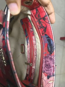 Guess Orginal Sling Bag
