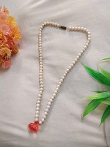 Red Diamond Shaped Bead White Pearls Necklace