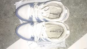 Airson Sneakers